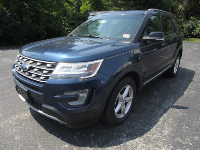 2017 Ford Explorer XLT photo 4