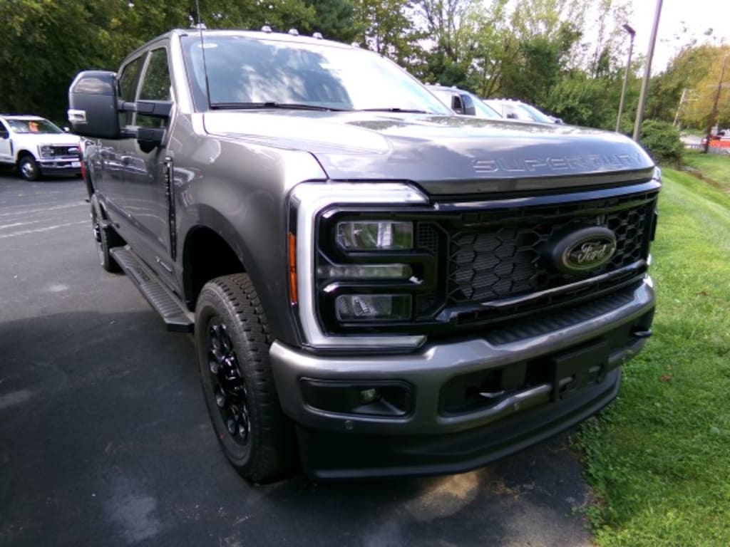 New 2026 Ford F-350 Lariat CrewCab 4x4 Truck Crew Cab