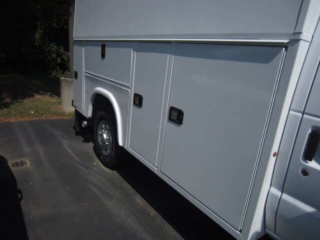 2025 Ford E-350 photo 3