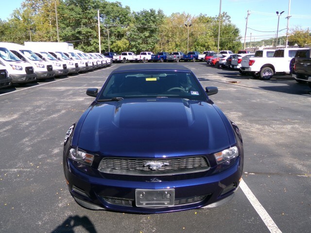 2012 Ford Mustang V6 Convertible photo 4