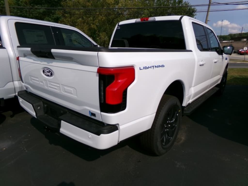 New 2025 Ford F-150 Lightning Flash Extended Range CrewCab 4x4 Truck SuperCrew Cab