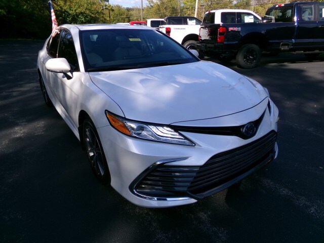 2022 Toyota Camry Hybrid XLE photo 2