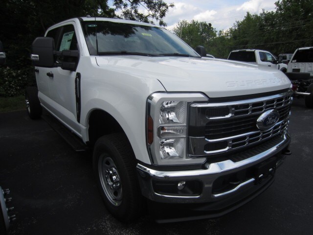 2025 Ford F-350 XL photo 3