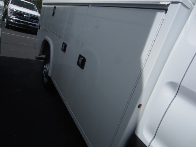 2024 Ford Transit Cutaway photo 4