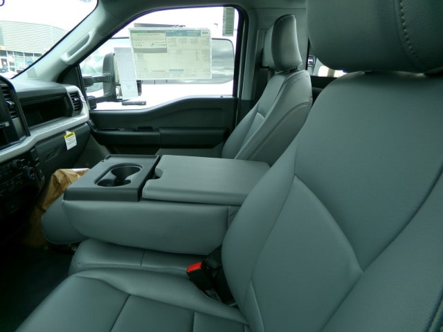 2025 Ford F-350 Super Duty Chassis Cab XL - Photo 7