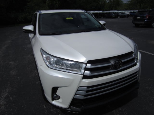 Used 2019 Toyota Highlander XLE with VIN 5TDJZRFHXKS596438 for sale in Coatesville, PA