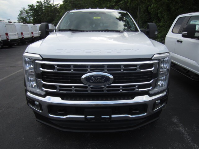 2025 Ford F-450 XL photo 2