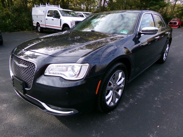 2016 Chrysler 300 photo 4