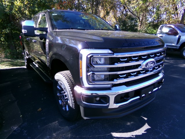 New 2027 Ford F-250 Lariat CrewCab 4x4 Truck Crew Cab