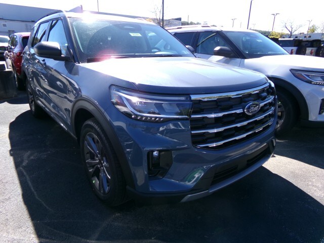 2025 Ford Explorer photo 2