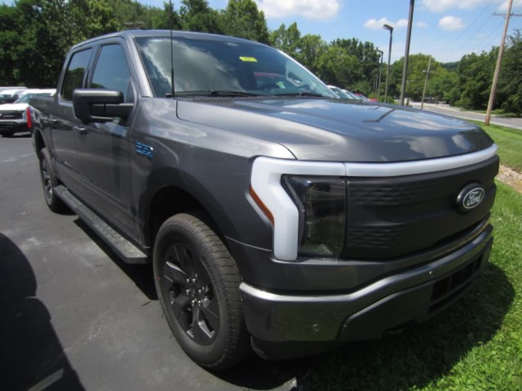 New 2025 Ford F-150 Lightning Flash Extended Range CrewCab 4x4 Truck SuperCrew Cab