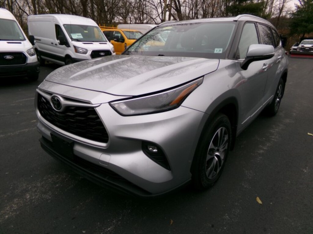 Used 2022 Toyota Highlander XLE AWD SUV
