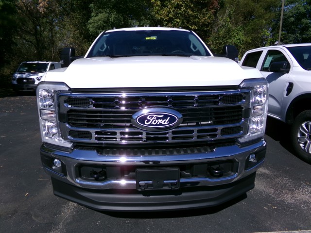 New 2027 Ford F-250 XLT CrewCab 4x4 Truck Crew Cab