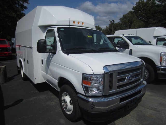 2025 Ford E-350 photo 3
