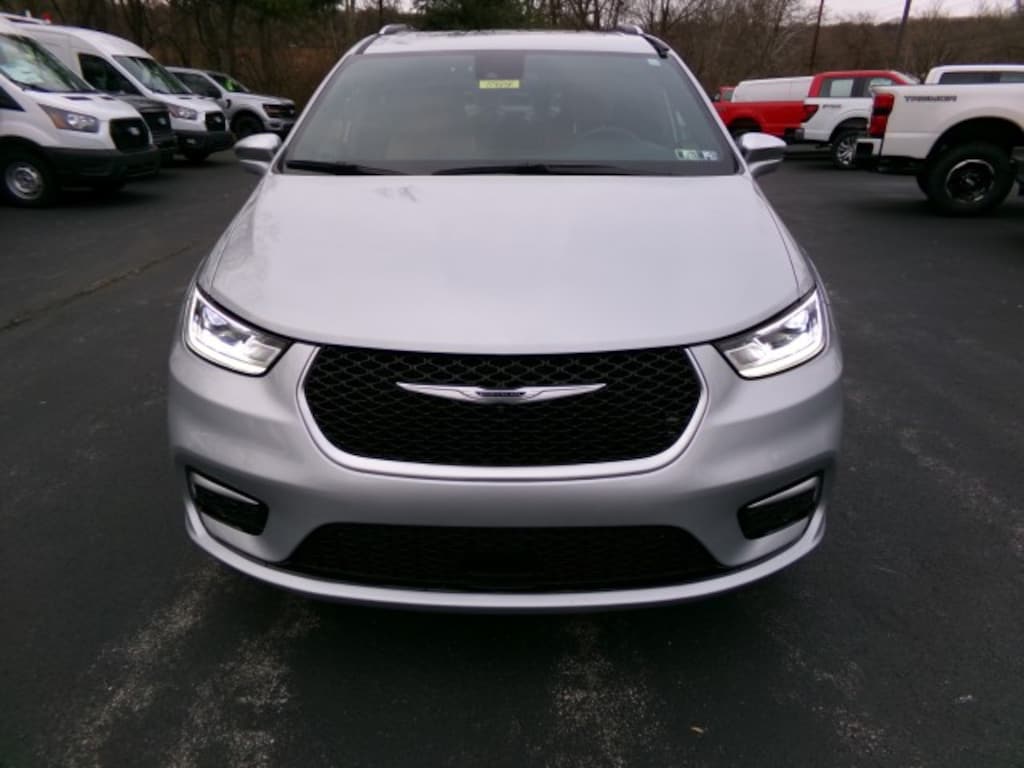 Used 2024 Chrysler Pacifica Pinnacle AWD Minivan/Van