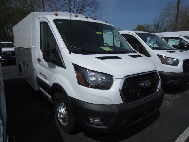 2024 Ford Transit Cutaway photo 3