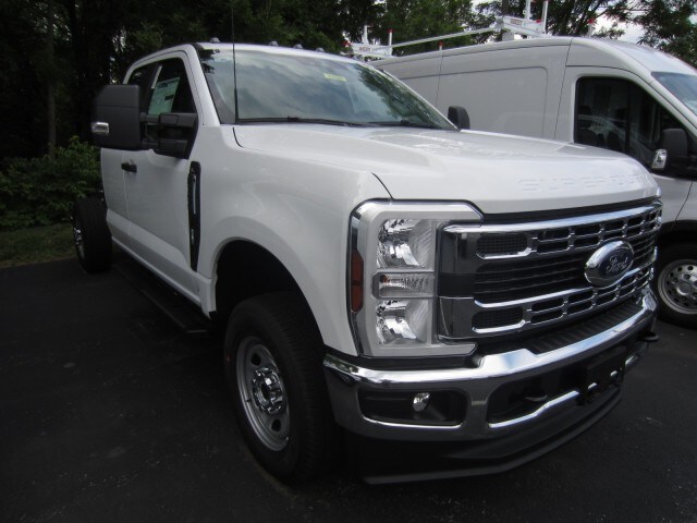 2025 Ford F-350 XL photo 3