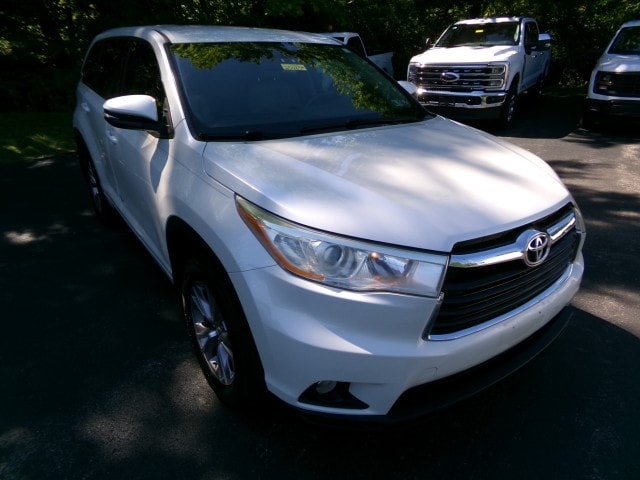 Used 2014 Toyota Highlander LE Plus with VIN 5TDBKRFH2ES031601 for sale in Coatesville, PA