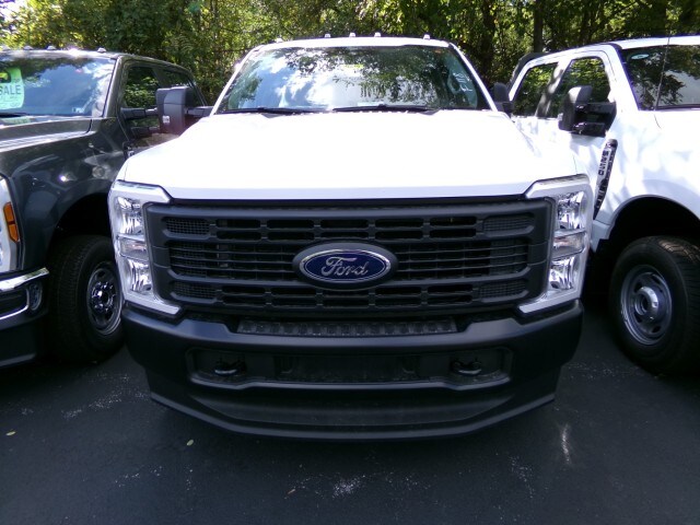 2026 Ford F-350 XL photo 2