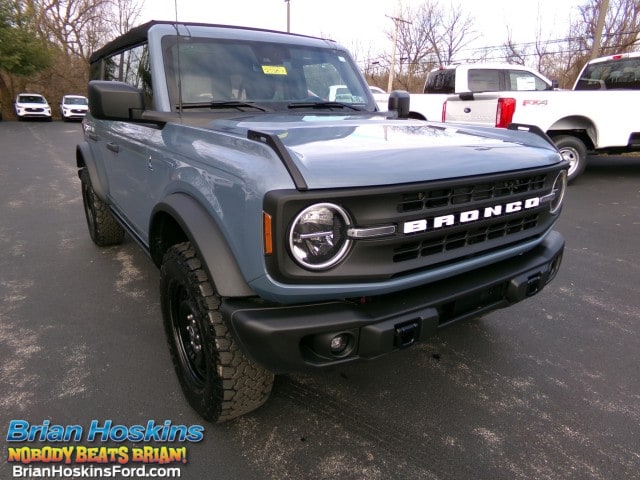 2023 Ford Bronco 4-Door Black Diamond's photo