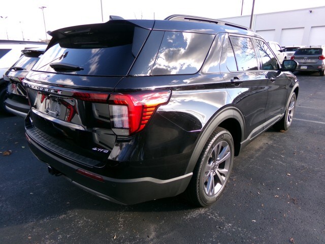 2026 Ford Explorer photo 3