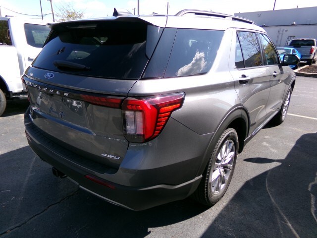 2025 Ford Explorer photo 3