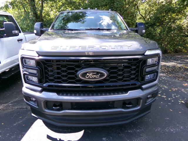 2026 Ford F-250 Lariat photo 2