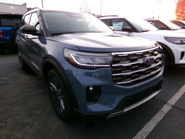 2026 Ford Explorer photo 2