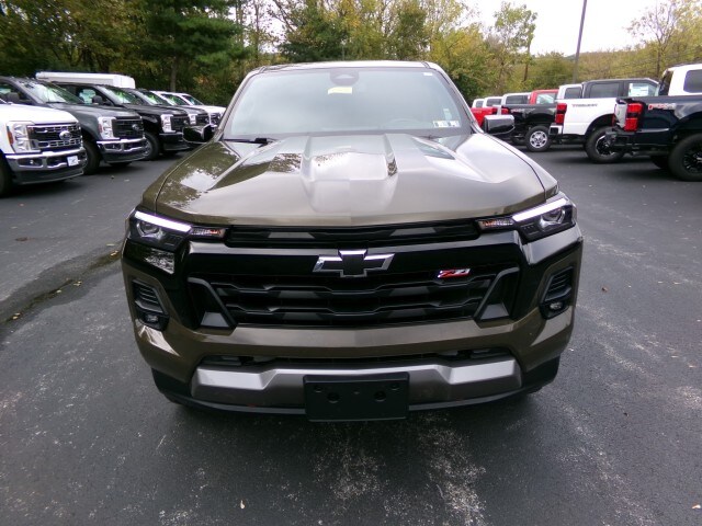 2024 Chevrolet Colorado Z71 photo 2