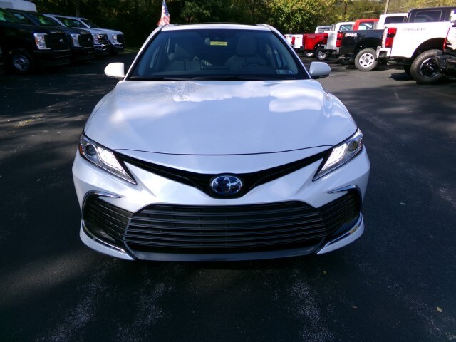 2022 Toyota Camry Hybrid XLE photo 3