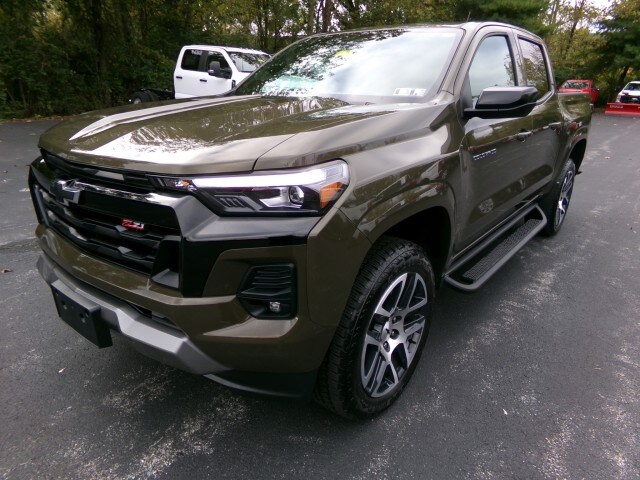 2024 Chevrolet Colorado Z71 photo 3