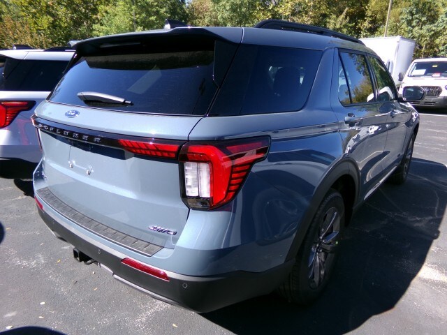 2025 Ford Explorer photo 3