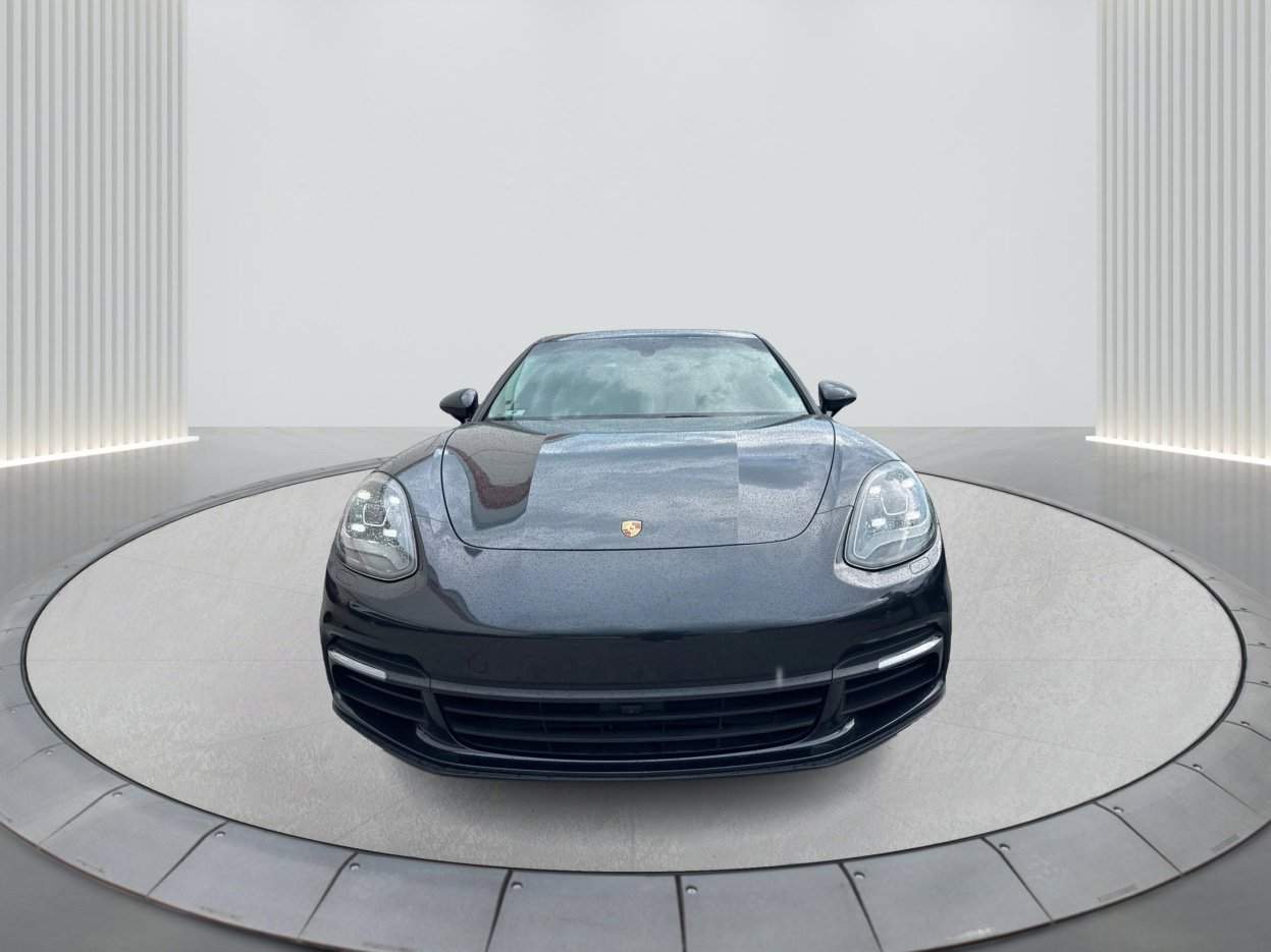 2017 Porsche Panamera 4 photo 2