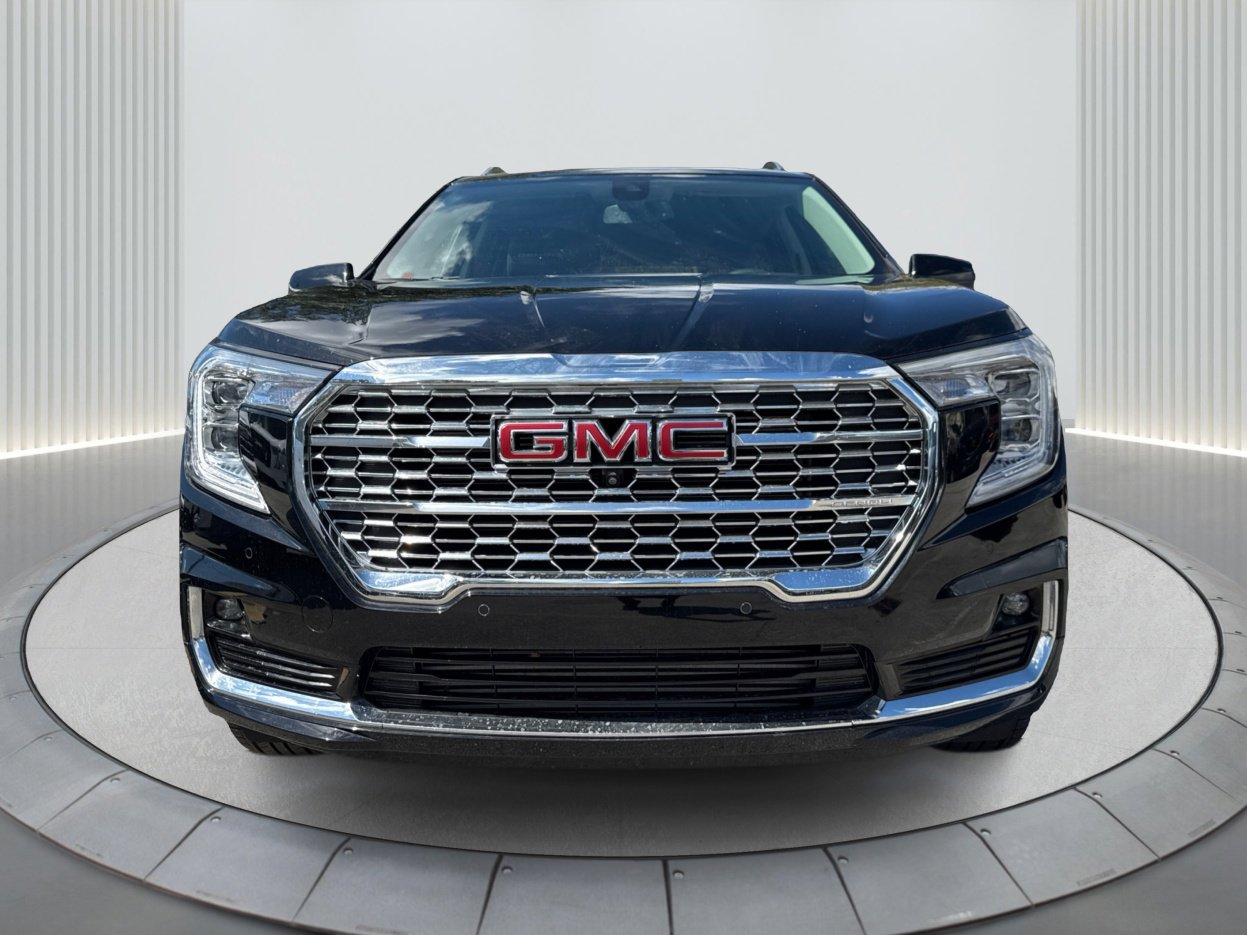 2024 Gmc Terrain Denali photo 2