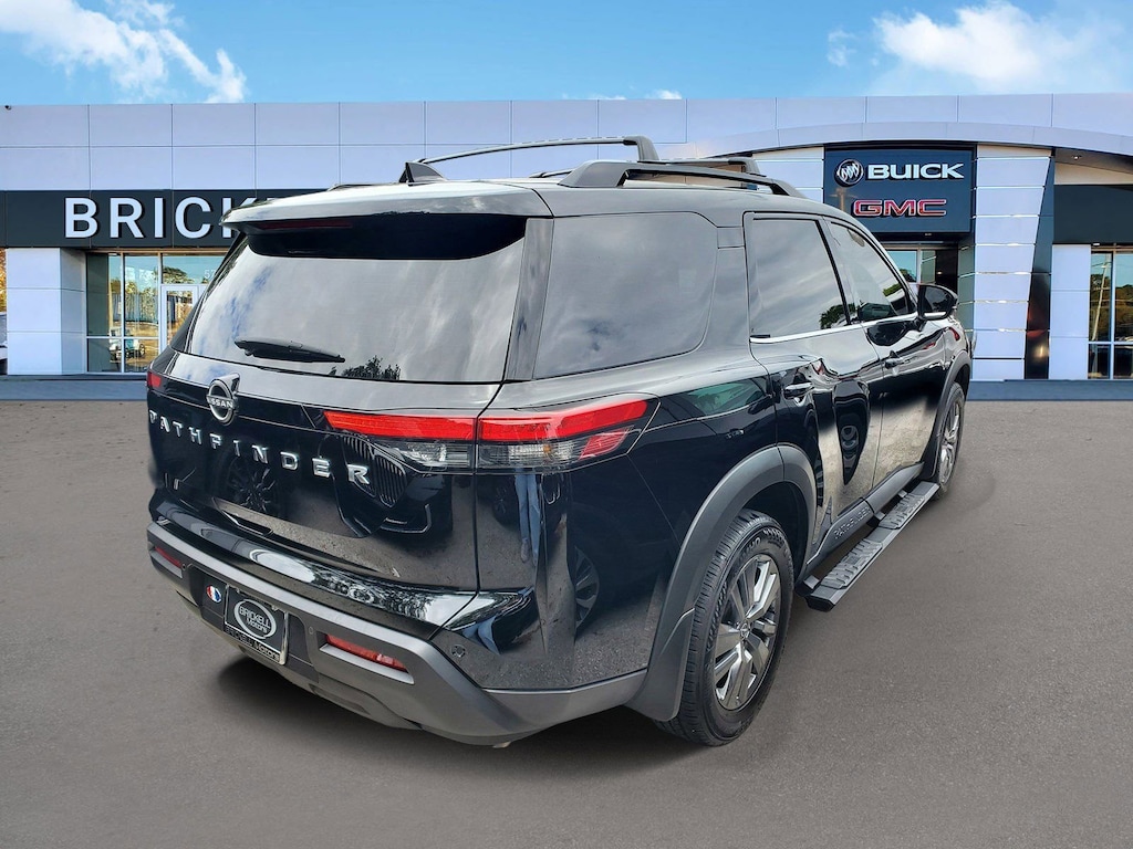 Used 2025 Nissan Pathfinder SV FWD SUV