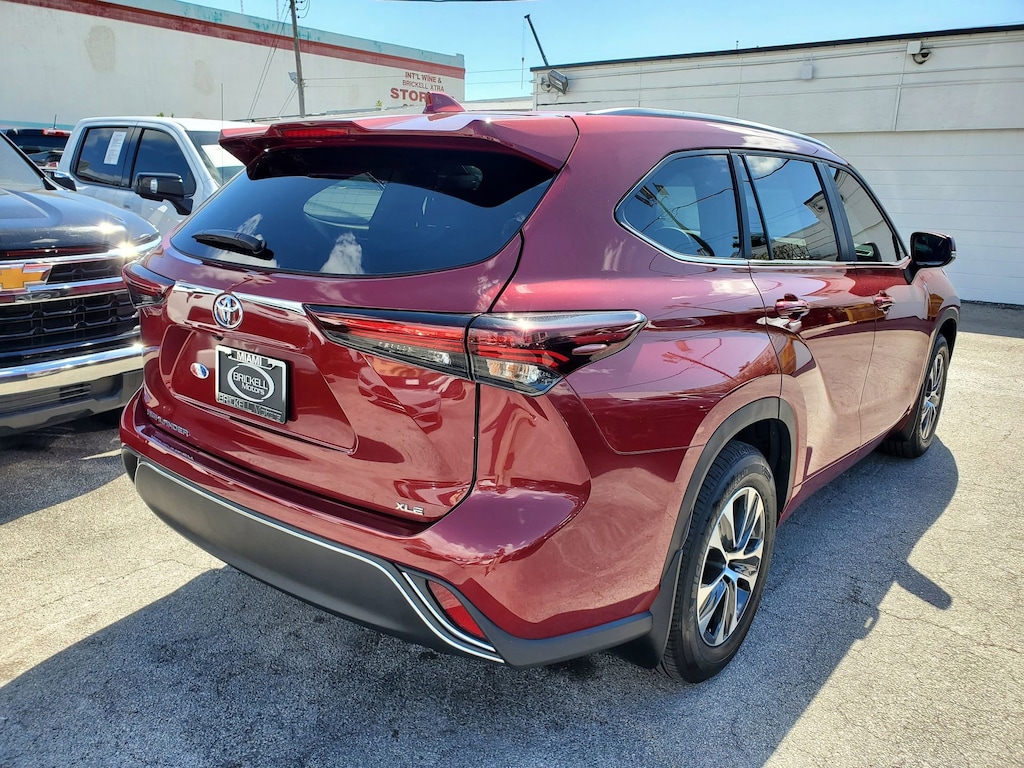 Used 2025 Toyota Highlander XLE SUV