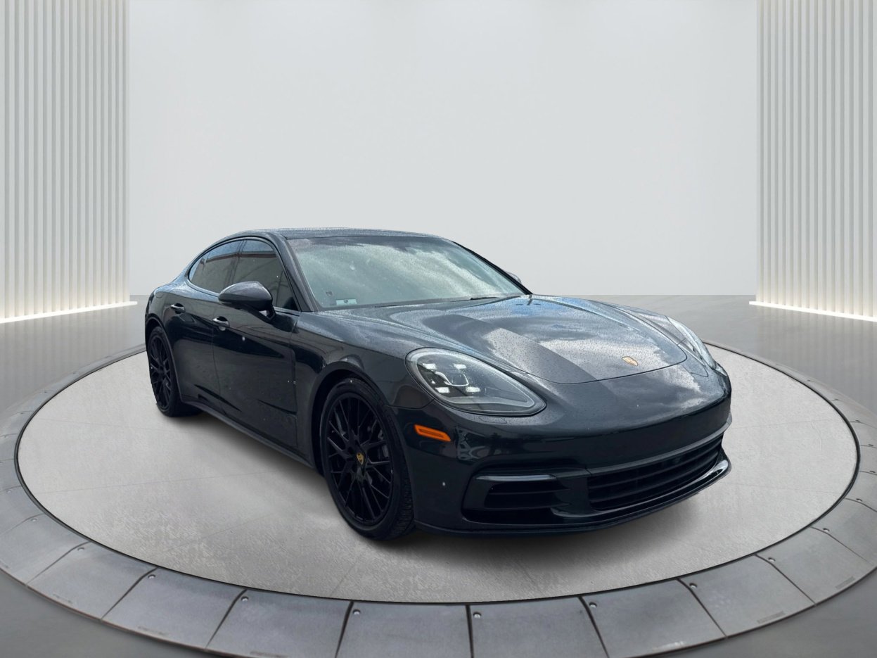2017 Porsche Panamera 4 photo 3