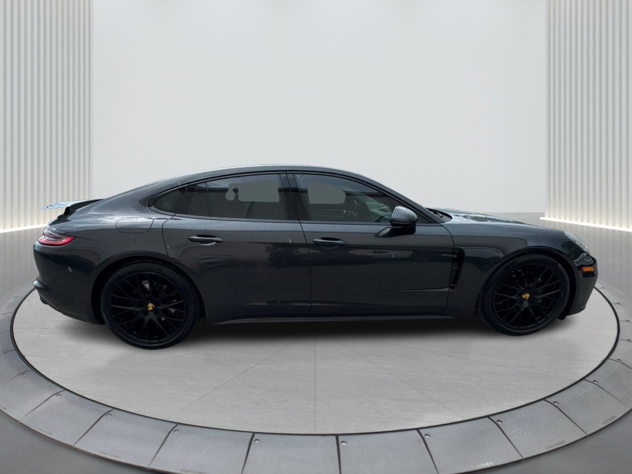 2017 Porsche Panamera 4 photo 4
