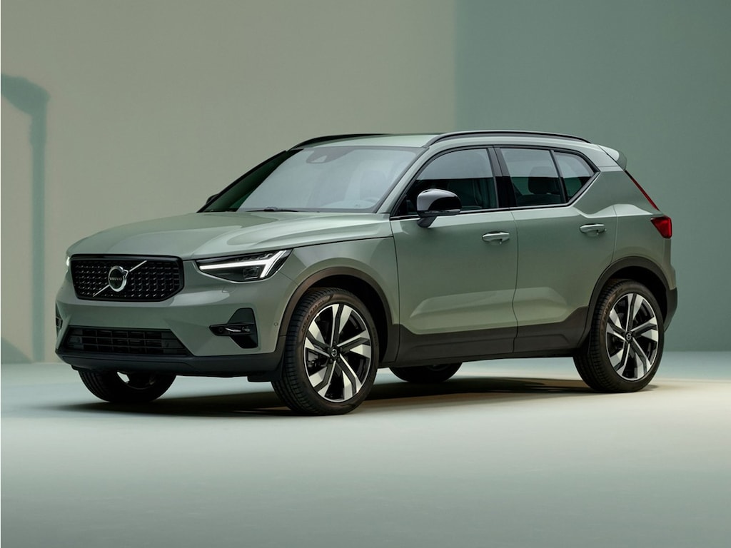 Used 2024 Volvo XC40 B5 Core SUV