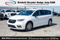 2026 Chrysler Pacifica Select Passenger Van