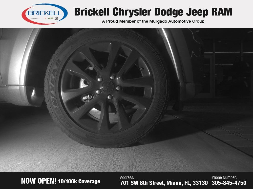 2017 Jeep Grand Cherokee Altitude photo 4