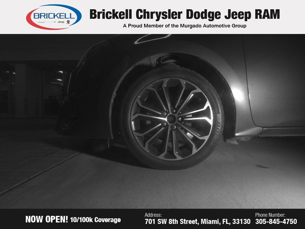 2017 Toyota Corolla LE photo 3