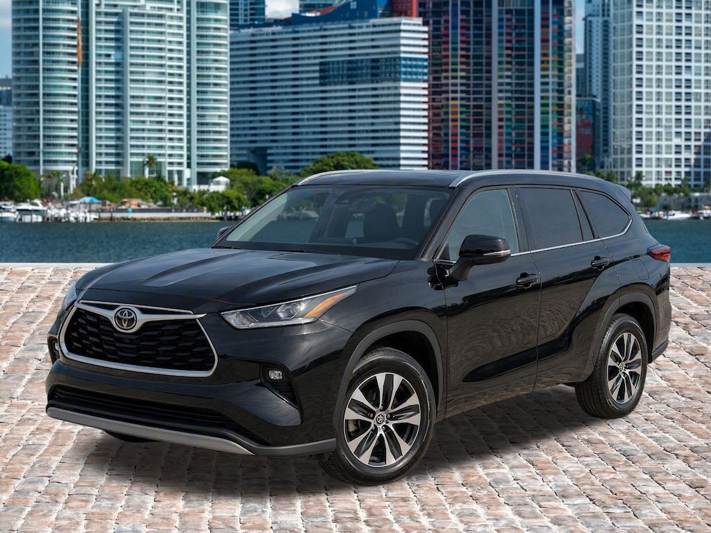 Used 2021 Toyota Highlander XLE SUV
