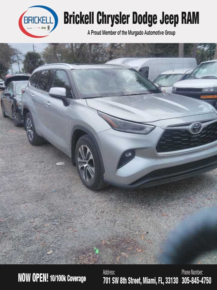2021 Toyota Highlander XLE photo 2
