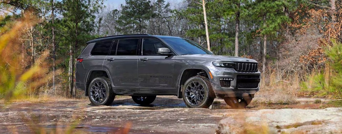 A grey 2025 Jeep Grand Cherokee L from the side.