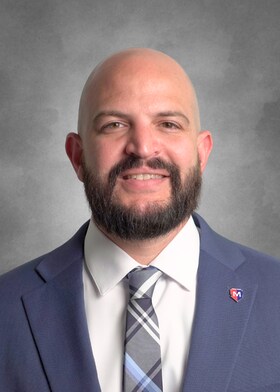 Staff member Jay Fernandez from ID_37b7d9