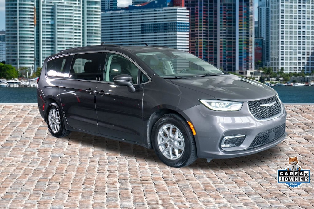 Used 2022 Chrysler Pacifica Touring L Minivan/Van