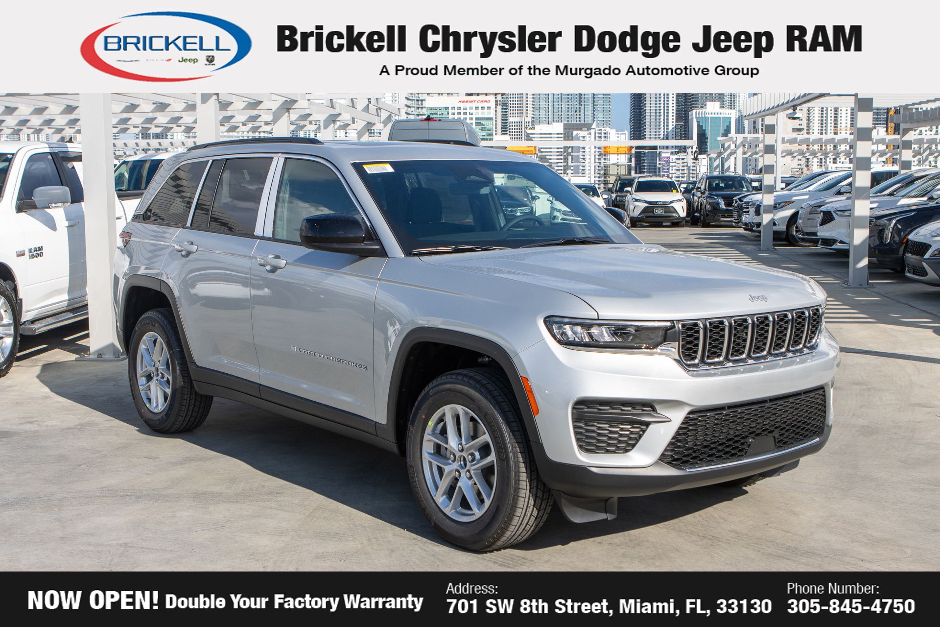 2025 Jeep Grand Cherokee Laredo photo 3