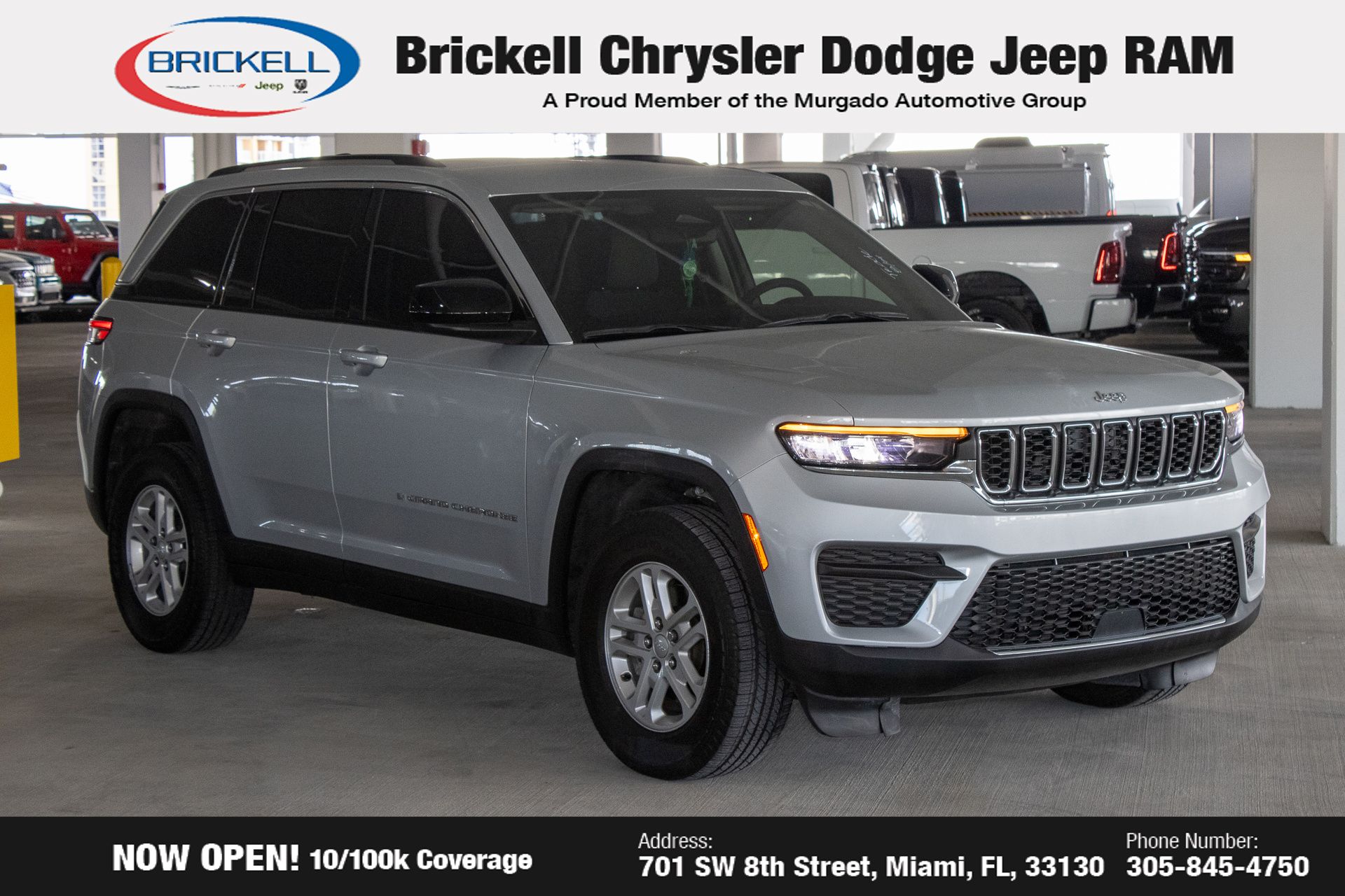 2023 Jeep Grand Cherokee Laredo photo 3