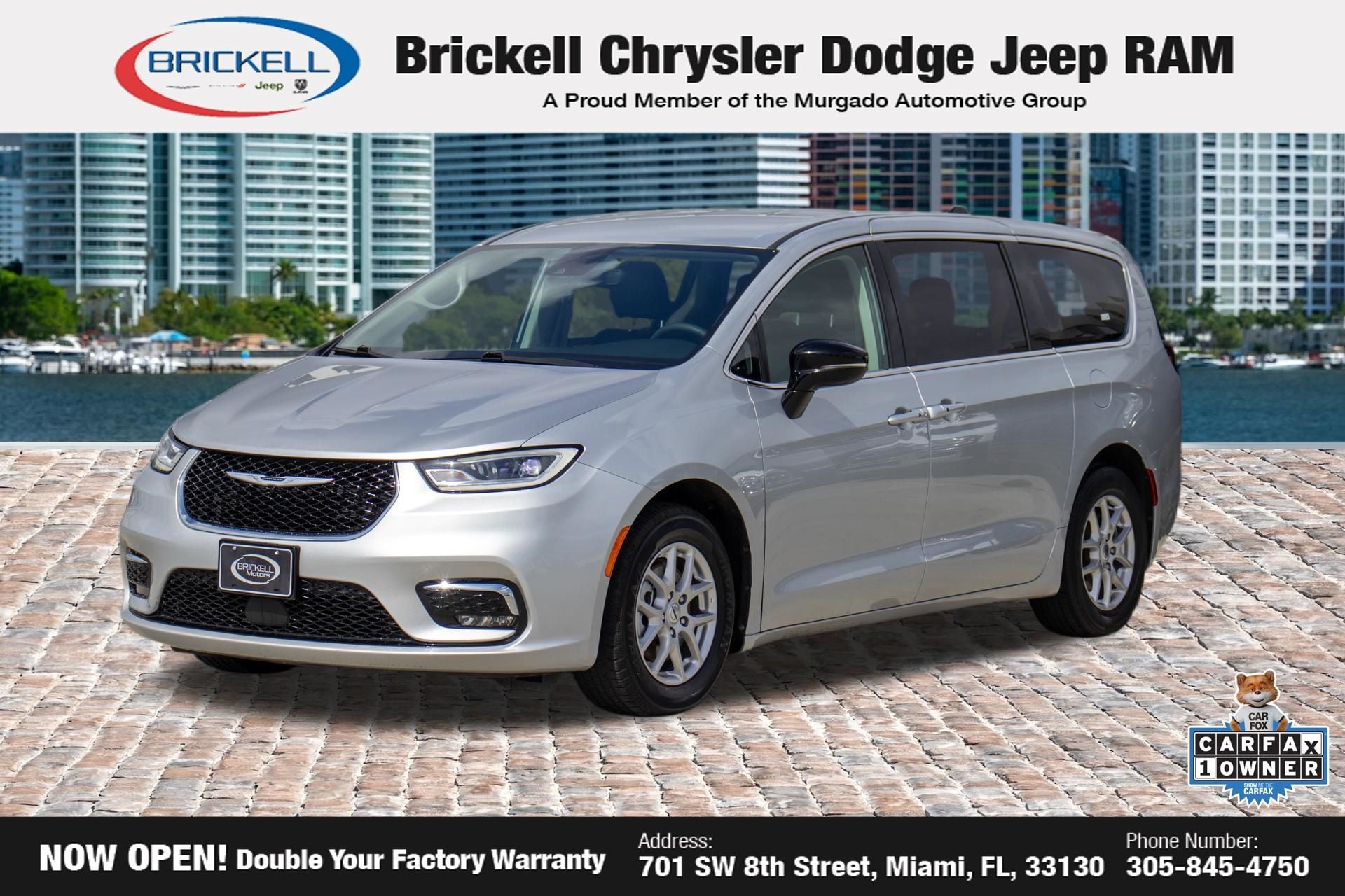 2024 Chrysler Pacifica Touring L's photo